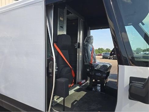 Used 2024 Chevrolet Brightdrop 400 w/ Commercial Equipment Package AWD/4WD image 4