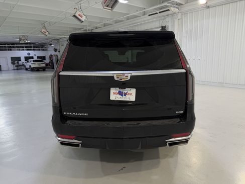 Used 2022 Cadillac Escalade Premium Luxury RWD image 4