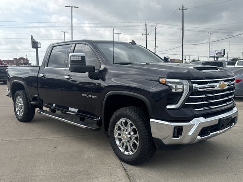 Used 2024 Chevrolet Silverado 2500 LTZ w/ LTZ Convenience Package AWD/4WD image 18