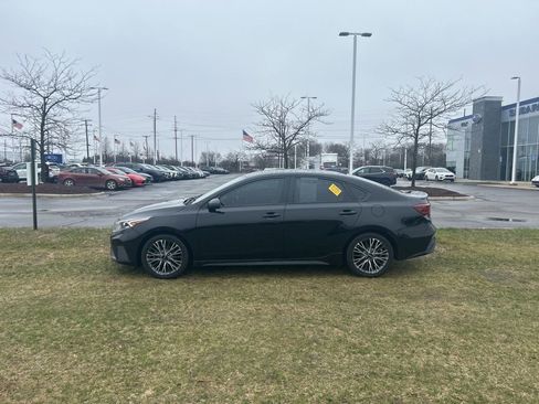 Used 2022 Kia Forte GT-Line w/ GT-Line Premium Package image 2