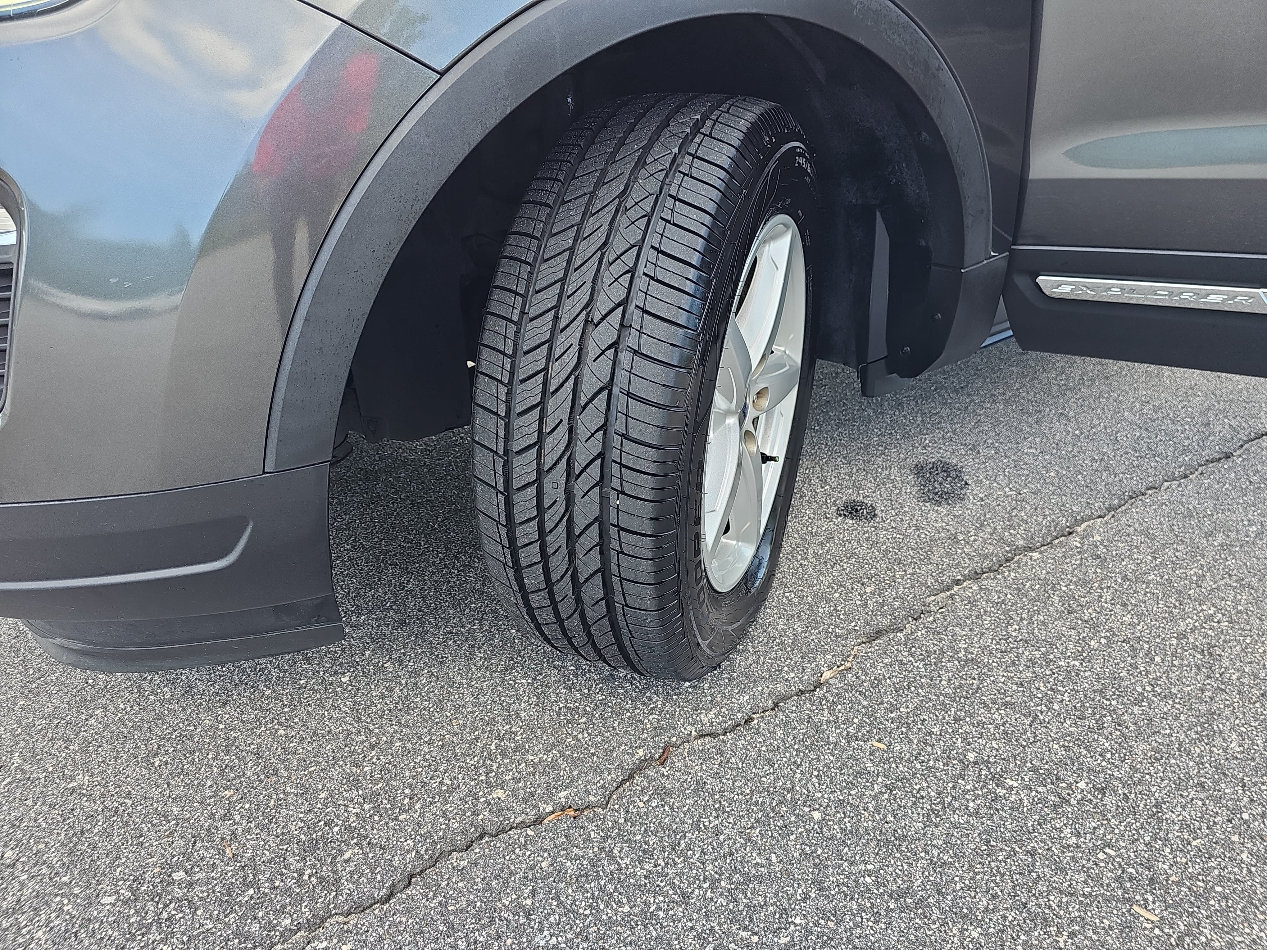 Used 2019 Ford Explorer XLT w/ Equipment Group 201A FWD image 32