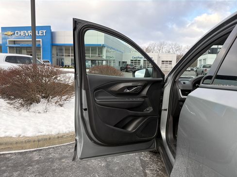 Used 2023 GMC Terrain SLT image 11