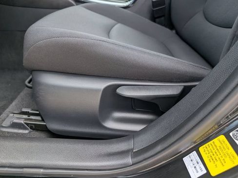 Used 2020 Toyota Corolla LE FWD image 18