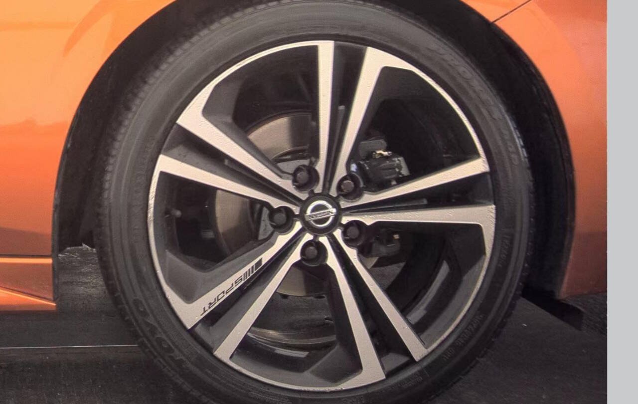 Used 2023 Nissan Sentra SR w/ Electronics Package FWD image 9