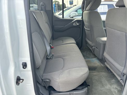 Used 2015 Nissan Frontier SV AWD/4WD image 23