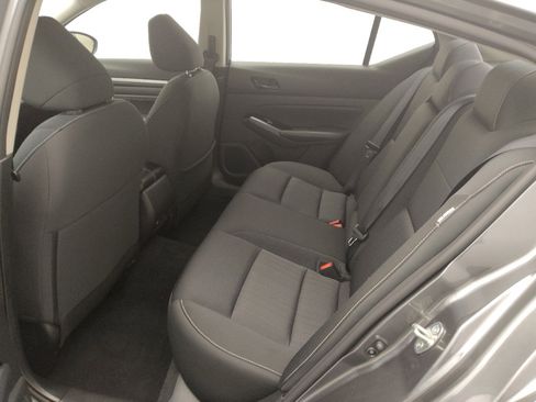 Used 2023 Nissan Altima 2.5 SV w/ SV Premium Package FWD image 18