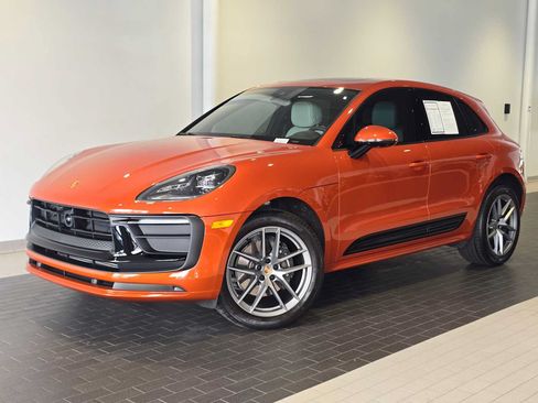 Used 2025 Porsche Macan AWD/4WD image 1