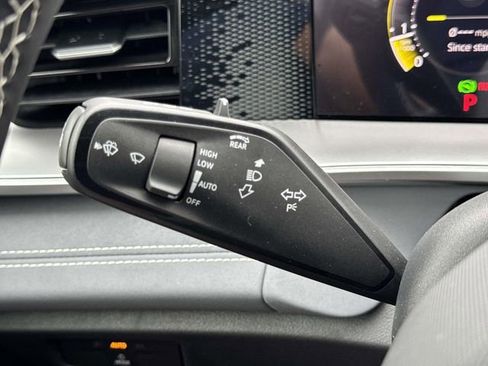 New 2026 Volkswagen Tiguan SE image 21