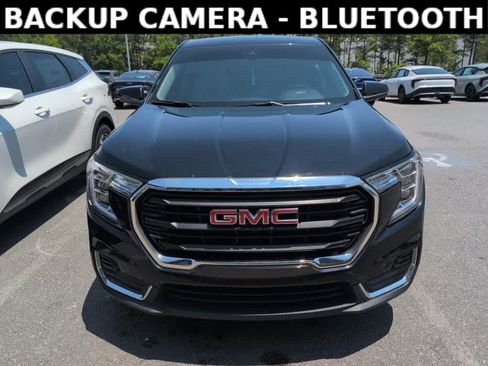 Used 2024 GMC Terrain SLE FWD image 2