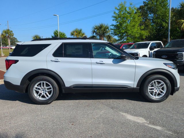New 2026 Ford Explorer Active RWD image 3