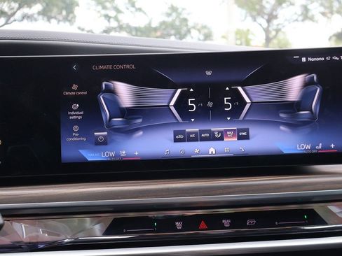Used 2025 BMW 740i w/ Premium Package RWD image 55