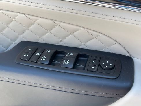 Used 2017 Jeep Grand Cherokee Summit AWD/4WD image 4