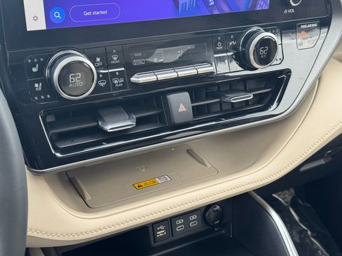 Used 2024 Toyota Highlander Limited image 38