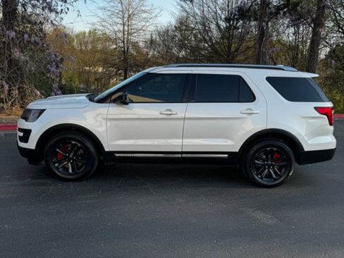 Used 2016 Ford Explorer XLT w/ Equipment Group 202A image 2