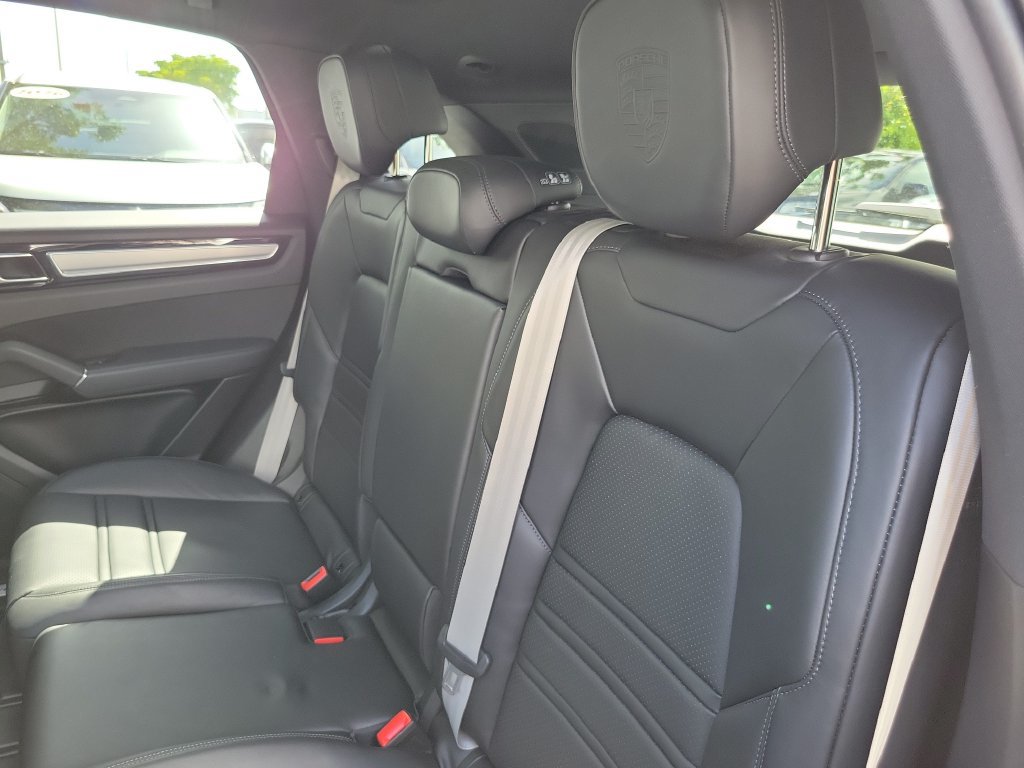 Used 2023 Porsche Cayenne Platinum Edition AWD/4WD image 14