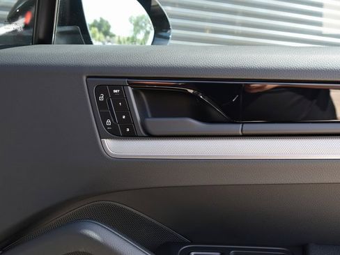 Certified 2025 Porsche Cayenne Coupe image 24