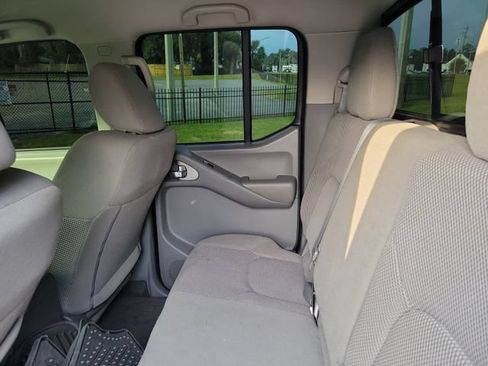 Used 2021 Nissan Frontier SV w/ Midnight Edition Floor Mats RWD image 12