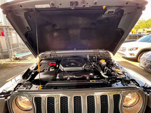 Used 2018 Jeep Wrangler Unlimited Sahara AWD/4WD image 41