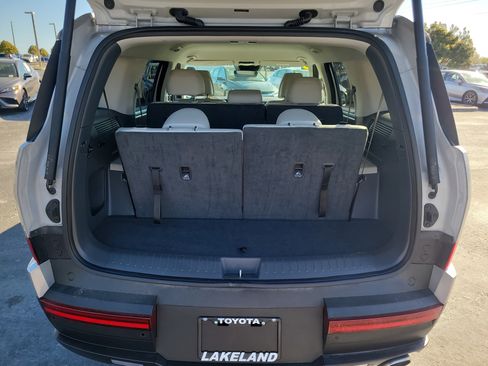 Used 2025 Hyundai Santa Fe SEL image 11