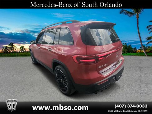 Used 2024 Mercedes-Benz EQB 300 4MATIC image 19
