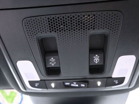 Used 2025 Honda Pilot TrailSport image 23