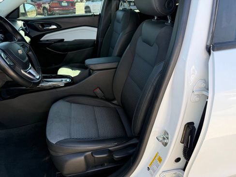 Used 2024 Chevrolet Trax LT w/ Driver Confidence Package FWD image 30