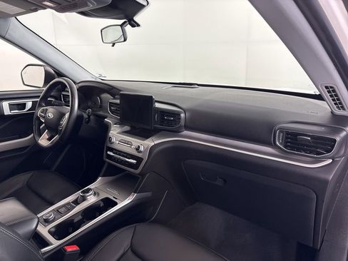 Used 2022 Ford Explorer XLT w/ Equipment Group 202A image 11