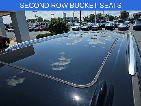 Used 2023 GMC Yukon SLT image 13