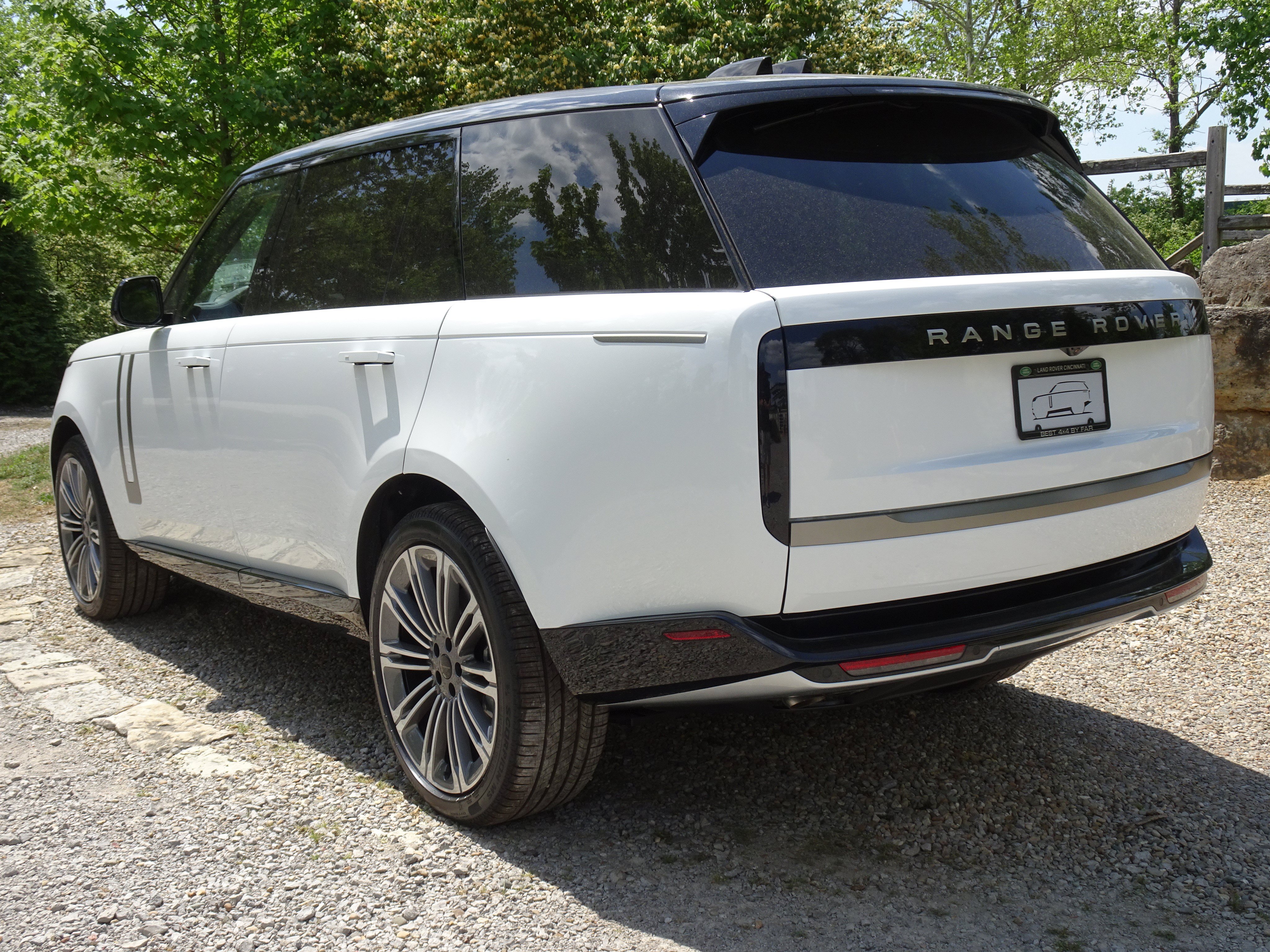 New 2026 Land Rover Range Rover Long Wheelbase SE AWD/4WD image 10