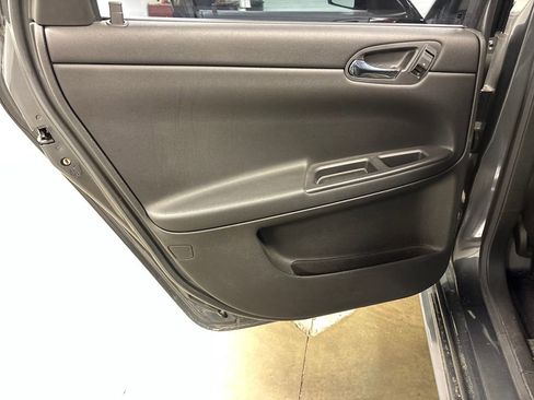 Used 2010 Chevrolet Impala LT w/ Luxury Edition Package image 28