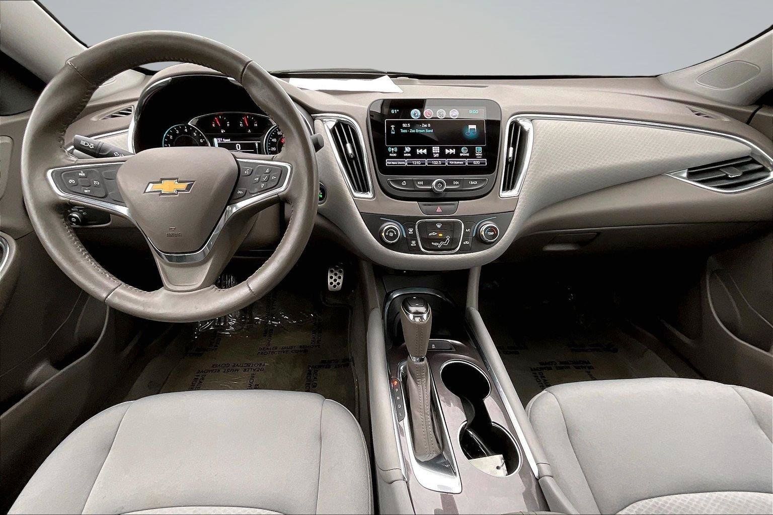 Used 2017 Chevrolet Malibu LT FWD image 34