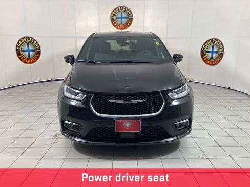 Used 2025 Chrysler Pacifica Select image 19