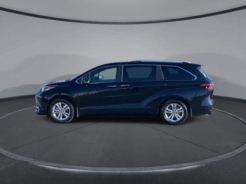 Certified 2022 Toyota Sienna Platinum image 5