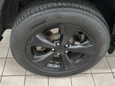 Used 2017 Jeep Cherokee Limited image 30