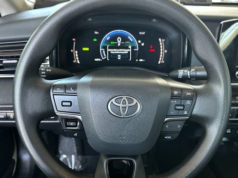 Used 2025 Toyota Camry LE FWD image 20
