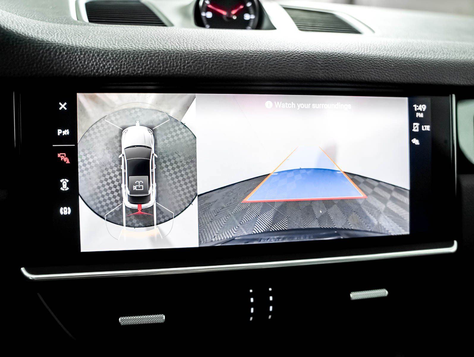Certified 2023 Porsche Cayenne Platinum Edition w/ Towing Package w/o Tow Ball AWD/4WD image 26