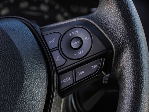 Certified 2025 Toyota RAV4 XLE image 33