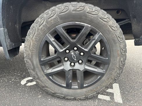 Used 2022 Chevrolet Silverado 1500 LT Trail Boss w/ Bed Protection Package AWD/4WD image 7