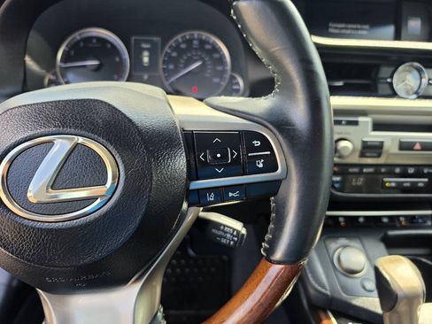 Used 2017 Lexus ES 350 w/ Luxury Package FWD image 21