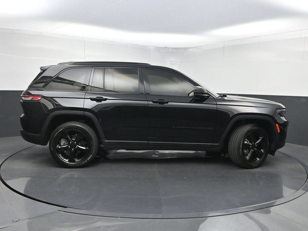 Used 2023 Jeep Grand Cherokee Limited w/ Black Appearance Package RWD image 48