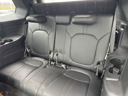 Used 2025 Honda Pilot TrailSport image 9