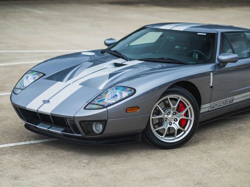 Used 2006 Ford GT RWD image 4
