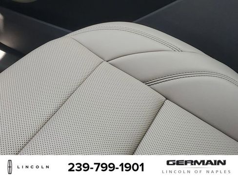 New 2025 Lincoln Nautilus Premier image 27