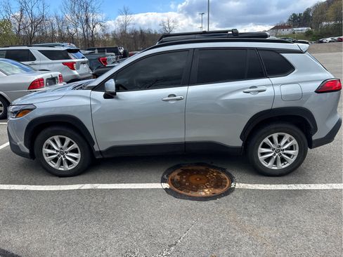 Used 2023 Toyota Corolla Cross LE image 2