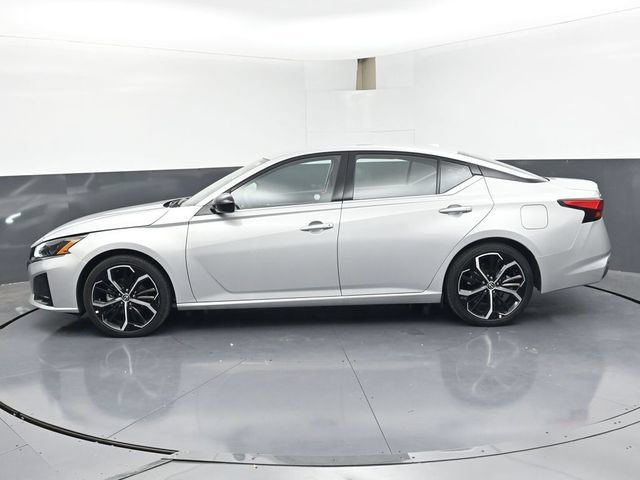 Used 2025 Nissan Altima 2.5 SR FWD image 4