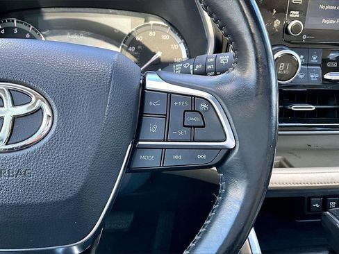 Used 2021 Toyota Highlander XLE image 12