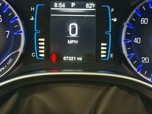 Used 2017 Chrysler Pacifica LX FWD image 12