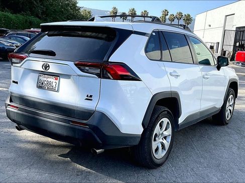 Used 2021 Toyota RAV4 LE w/ Carpet Mat Package (TMS) AWD/4WD image 4