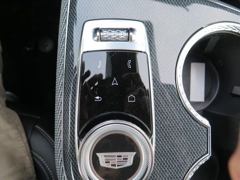 New 2026 Cadillac Optiq Luxury 1 image 15