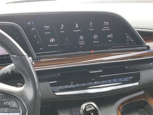 Used 2021 Cadillac Escalade ESV Premium Luxury image 28